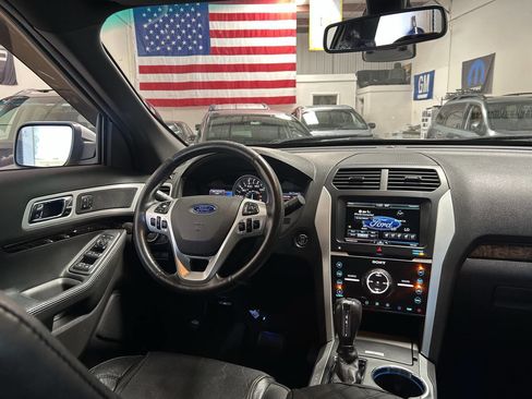 Used 2015 Ford Explorer Limited w/ Equipment Group 302A AWD/4WD image 18