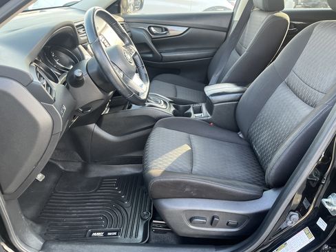 Used 2020 Nissan Rogue SV FWD image 14