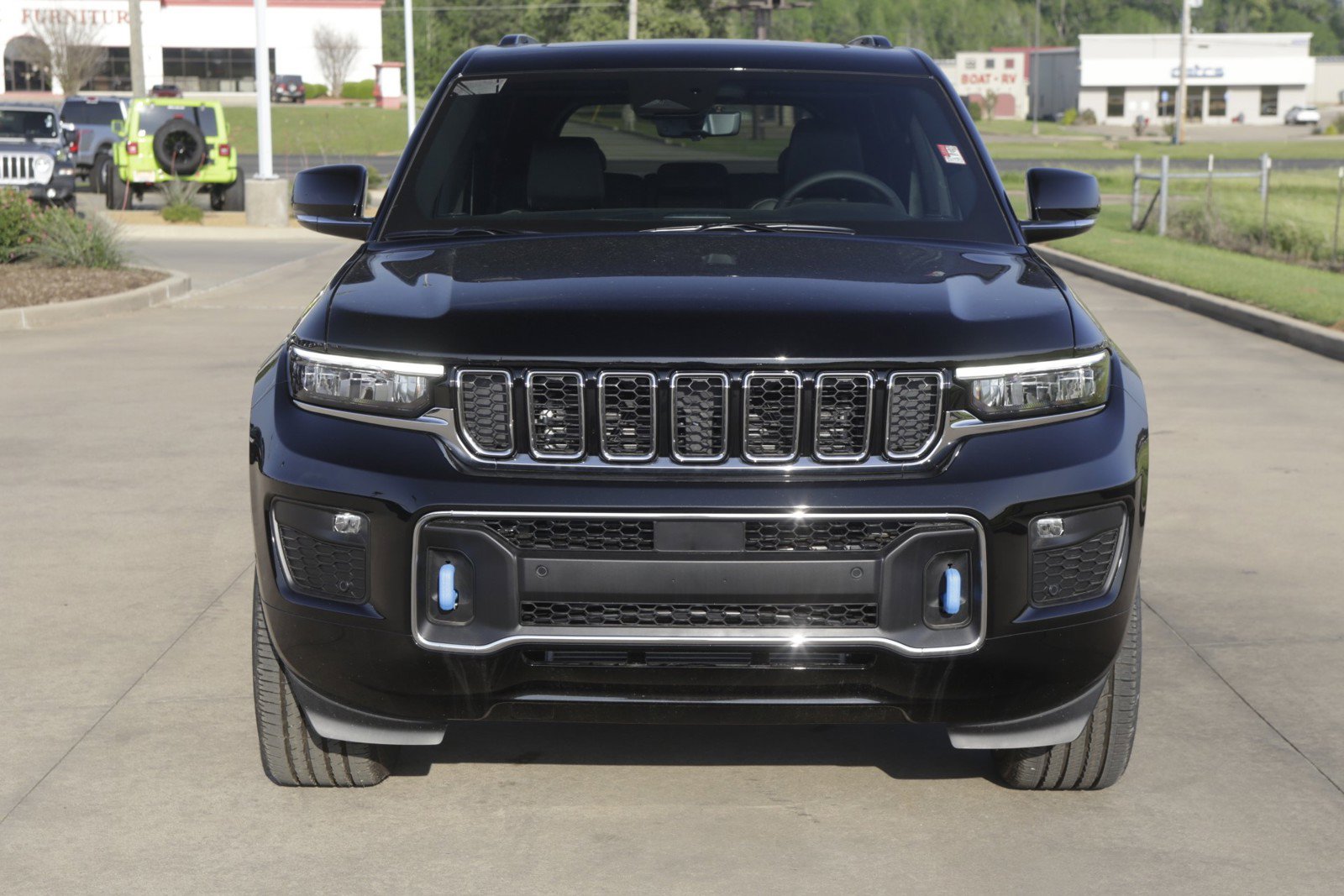 New 2022 Jeep Grand Cherokee Overland w/ Luxury Tech Group IV AWD/4WD image 8