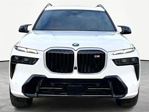 Used 2025 BMW X7 M60i w/ Climate Comfort Package image 3