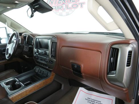 Used 2018 Chevrolet Silverado 2500 High Country image 12