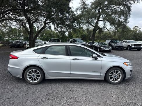 Used 2019 Ford Fusion SE FWD image 6