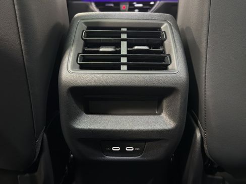 New 2026 Volkswagen Tiguan SE R-Line FWD image 23