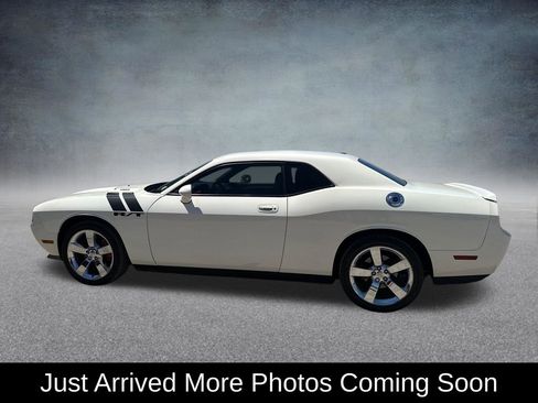 Used 2009 Dodge Challenger R/T RWD image 2