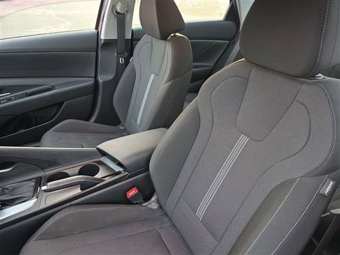 Used 2025 Hyundai Elantra SE FWD image 25
