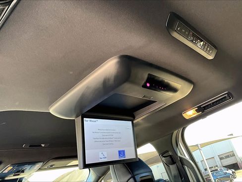 Used 2025 Toyota Sienna Platinum image 32