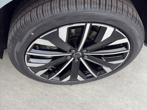 New 2026 Volvo XC60 T8 Ultra w/ Protection Package Premier image 18