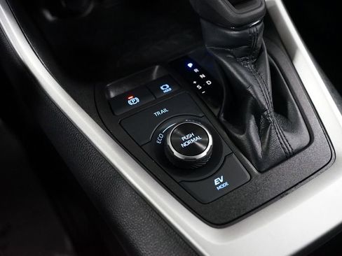 Certified 2022 Toyota RAV4 LE image 21