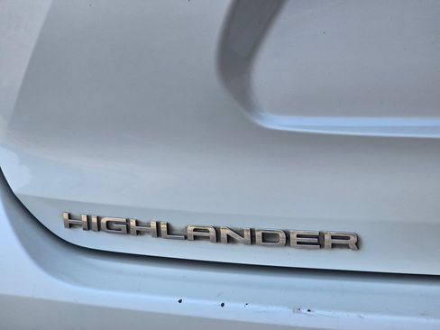 Used 2020 Toyota Highlander XLE AWD/4WD image 20