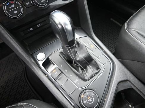 Used 2021 Volkswagen Tiguan SEL image 33