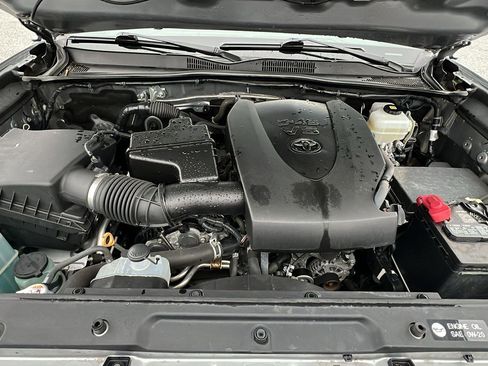 Used 2019 Toyota Tacoma TRD Off-Road image 10