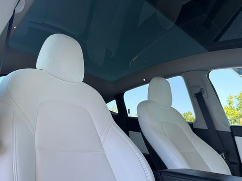 Used 2021 Tesla Model Y Long Range AWD/4WD image 16