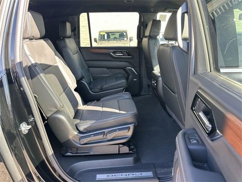 Used 2025 GMC Yukon XL Denali image 26