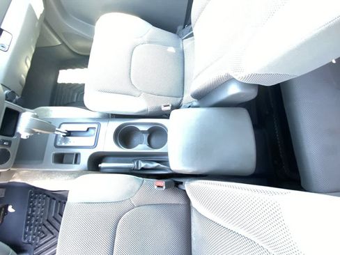 Used 2014 Nissan Frontier SV RWD image 19