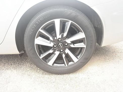 Used 2025 Nissan Versa SV FWD image 29
