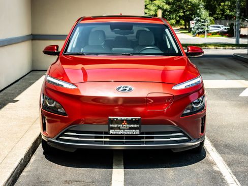 Used 2023 Hyundai Kona SEL FWD image 2