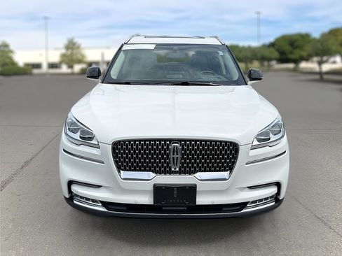 Certified 2020 Lincoln Aviator Reserve w/ Equipment Group 202A AWD/4WD image 2