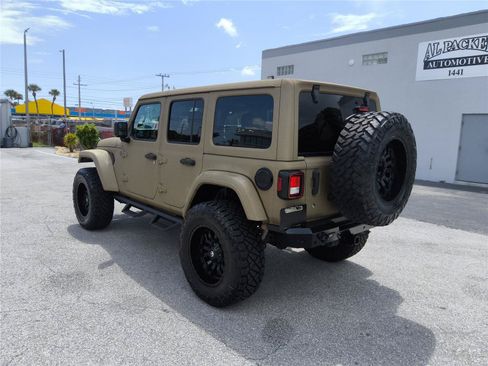 Used 2018 Jeep Wrangler Unlimited Sport S AWD/4WD image 3