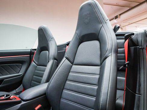 Used 2025 Porsche 911 Carrera RWD image 5