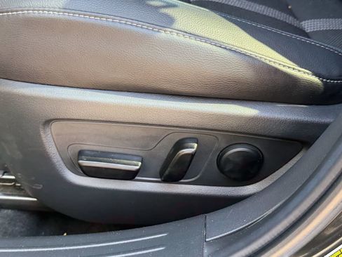 Used 2025 MAZDA CX-50 AWD 2.5 S w/ Premium Package image 21