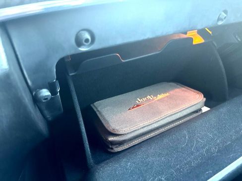 Used 2018 Jeep Grand Cherokee Limited image 30