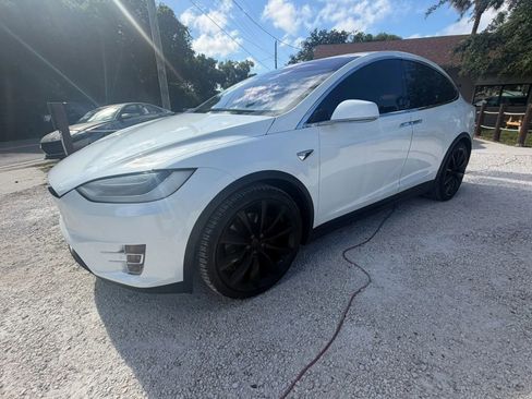 Used 2018 Tesla Model X 75D AWD/4WD image 1