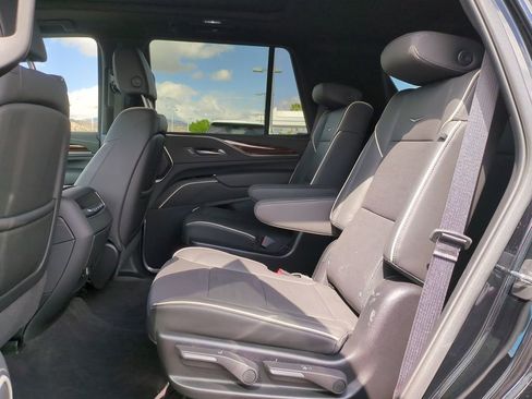 Used 2024 Cadillac Escalade Premium Luxury AWD/4WD image 30