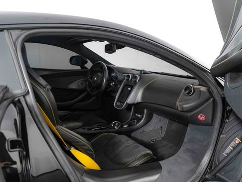 Used 2017 McLaren 570S RWD image 23