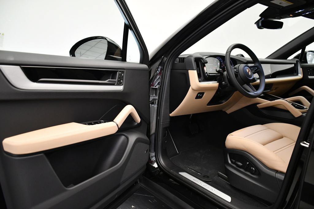 Certified 2025 Porsche Cayenne E-Hybrid Coupe AWD/4WD image 42