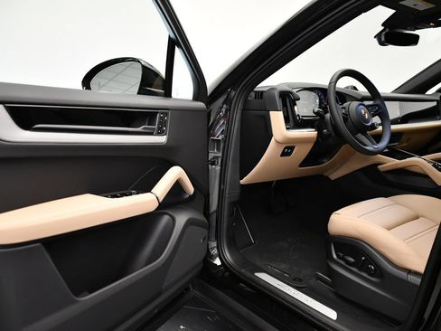 Certified 2025 Porsche Cayenne E-Hybrid Coupe AWD/4WD image 42