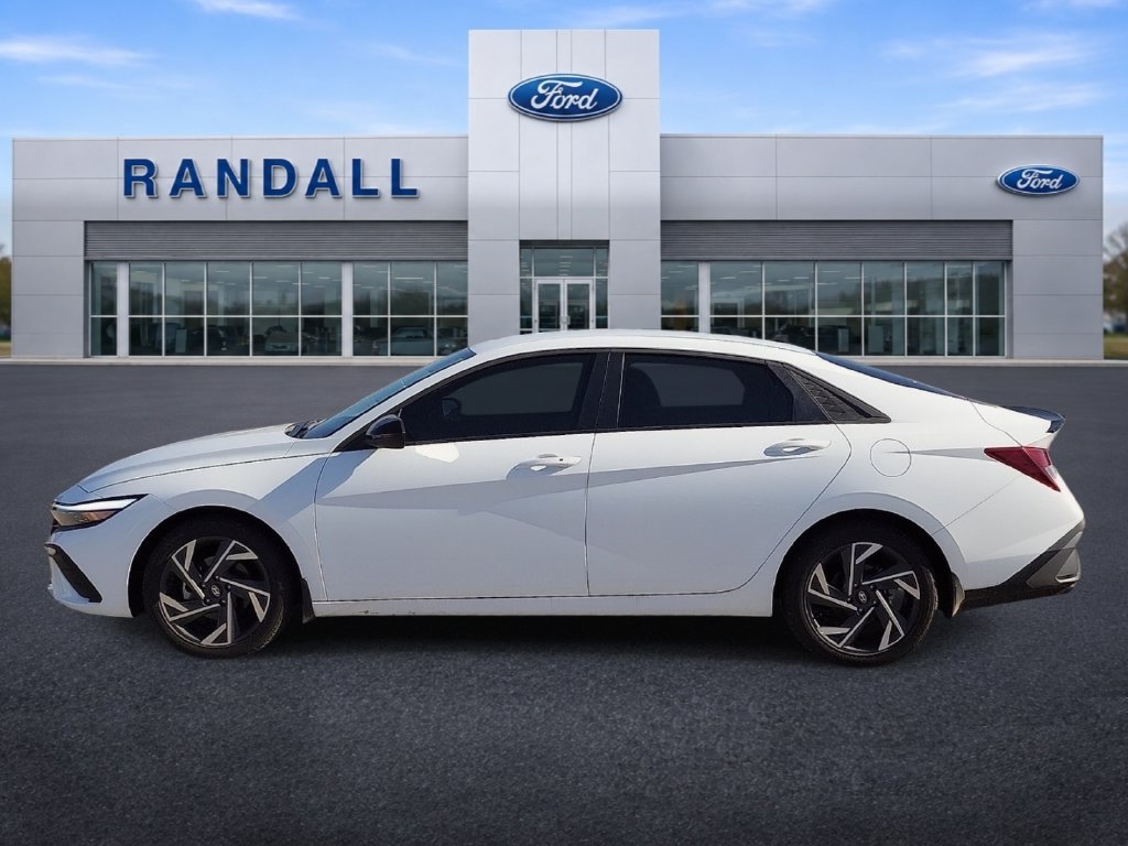 Used 2025 Hyundai Elantra Sport FWD image 3