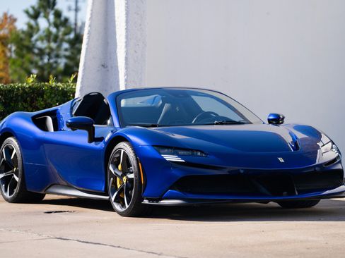 Used 2025 Ferrari SF90 Spider image 3
