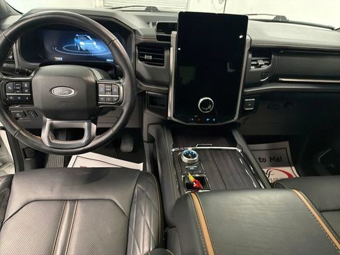 Used 2024 Ford Expedition Platinum RWD image 13