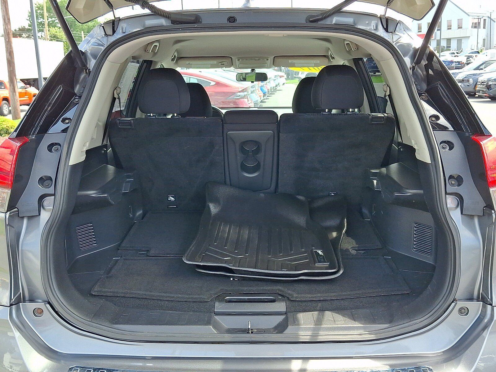 Used 2017 Nissan Rogue SV AWD/4WD image 28