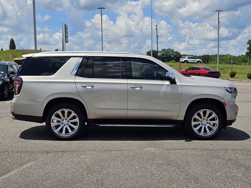 Used 2021 Chevrolet Tahoe Premier w/ Premium Package AWD/4WD image 7