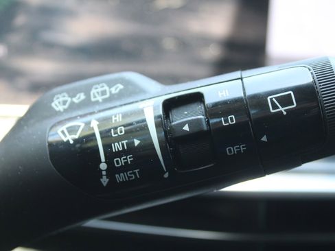 Certified 2024 Kia Sorento S w/ Panoramic Sunroof Package FWD image 32