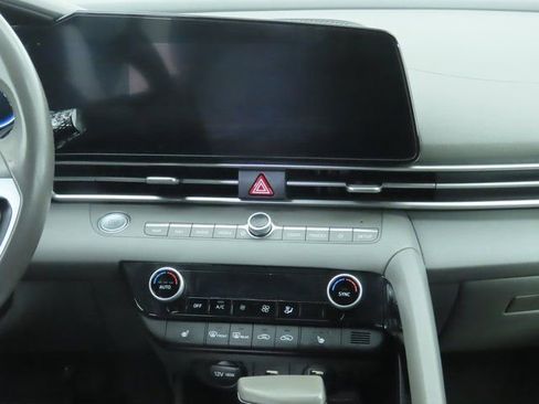 Used 2023 Hyundai Elantra SEL w/ Convenience Package image 14