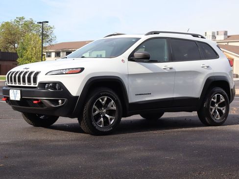 Used 2015 Jeep Cherokee Trailhawk w/ Comfort/Convenience Group AWD/4WD image 11