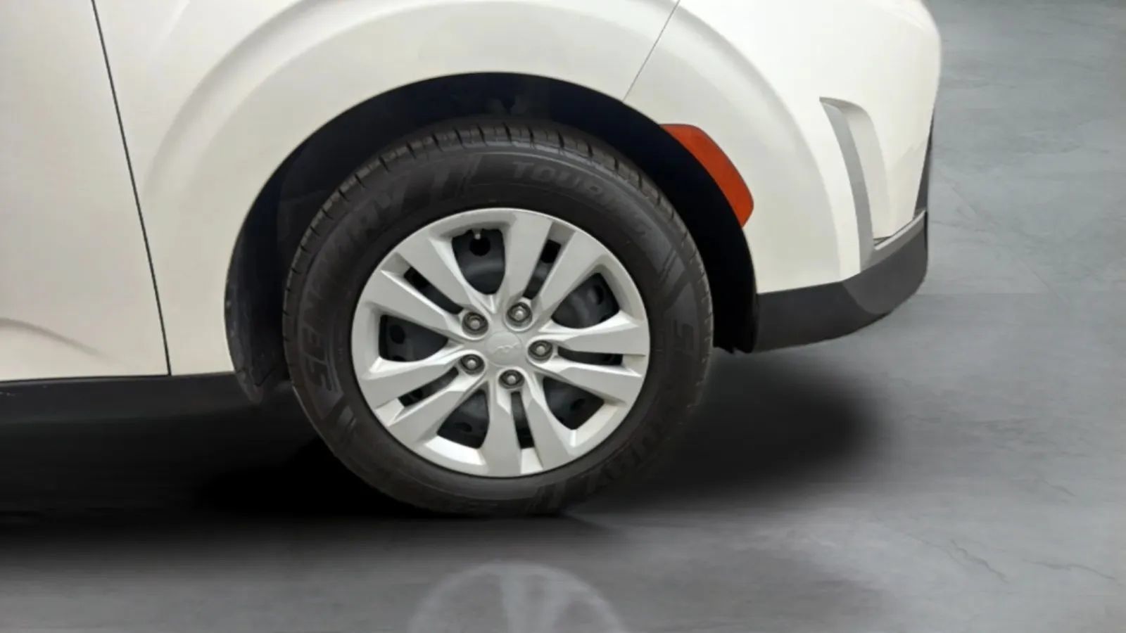 Used 2023 Kia Soul LX FWD image 25
