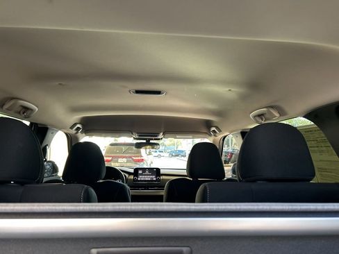 Used 2022 Mitsubishi Outlander ES image 32