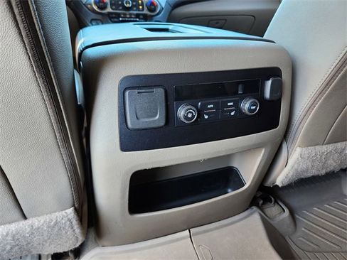 Used 2020 Chevrolet Suburban Premier image 25