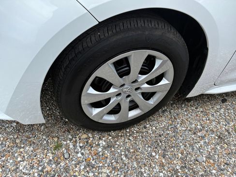 Used 2025 Toyota Corolla LE FWD image 28