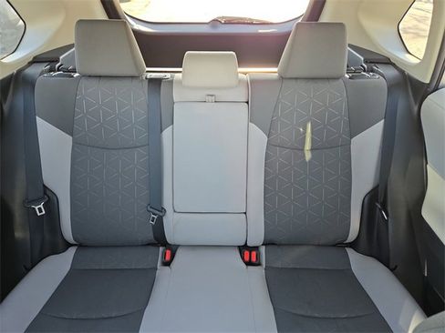 Used 2021 Toyota RAV4 XLE image 37