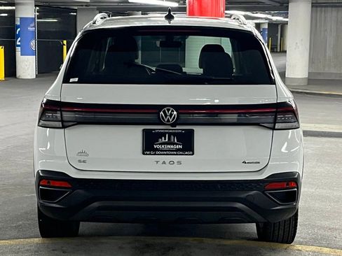 Used 2025 Volkswagen Taos SE AWD/4WD image 34