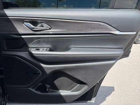 Used 2023 Jeep Grand Cherokee L Overland image 14