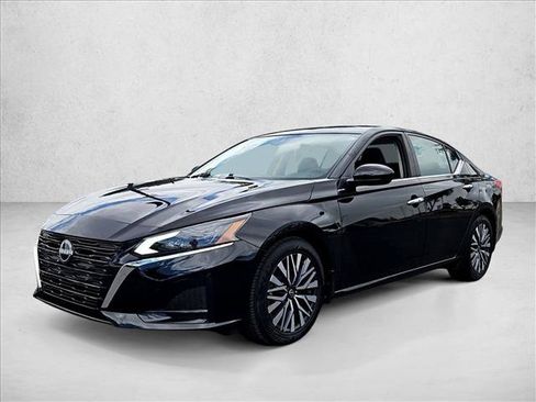 Used 2023 Nissan Altima 2.5 SV FWD image 4