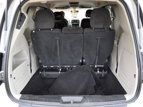 Used 2016 Dodge Grand Caravan SXT image 31