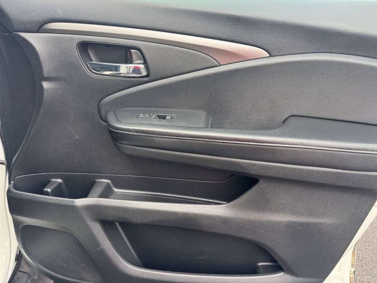 Used 2018 Honda Pilot EX image 24