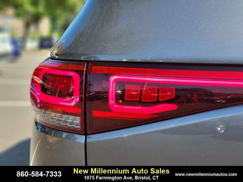 Used 2022 Mercedes-Benz EQB 350 4MATIC image 9