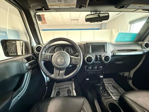 Used 2018 Jeep Wrangler Unlimited Rubicon w/ Connectivity Group image 14